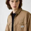Chemise courte ajustée avec poches