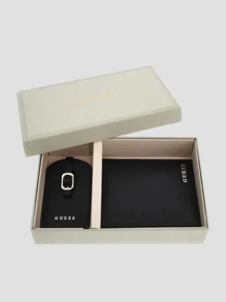Coffret cadeau comprenant un étui à passeport et une étiquette à bagages