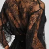 Kimono en dentelle semi-transparente Kimono en dentelle semi-transparente