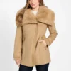 Manteau Lilia à col en fausse fourrure Manteau Lilia à col en fausse fourrure