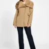 Manteau Lilia à col en fausse fourrure Manteau Lilia à col en fausse fourrure