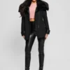 Manteau Lilia à col en fausse fourrure Manteau Lilia à col en fausse fourrure