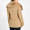 Manteau Lilia à col en fausse fourrure Manteau Lilia à col en fausse fourrure