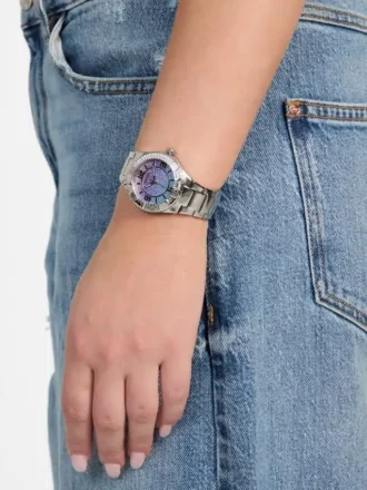 Montre analogique argentée