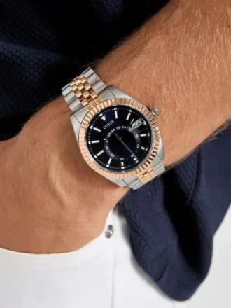 Montres analogiques bicolores et bleues