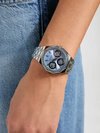 Montres multifonctionnelles argentées et bleues