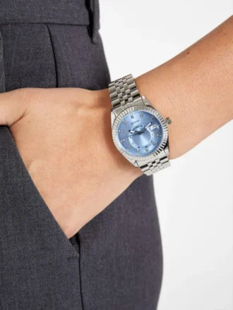 Montres multifonctionnelles argentées et bleues