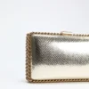 Pochette à chaîne enveloppante