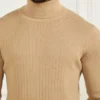 Pull à col roulé en laine mélangée à côtes