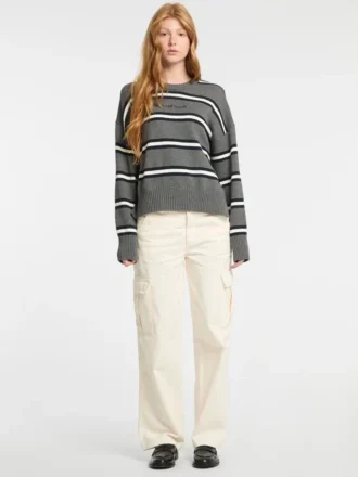 Pull à rayures et logo