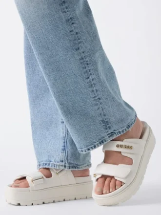 Sandales en cuir véritable à boucles