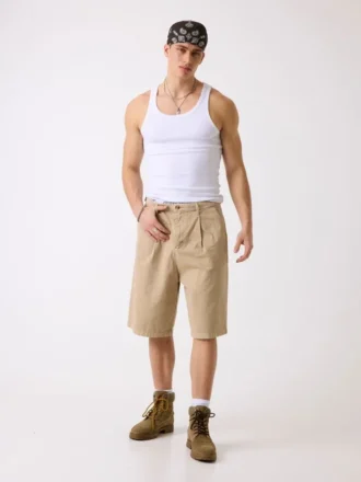Short ample à plis