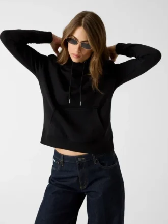 Sweat à capuche avec mini-écusson