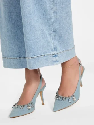 Talons à bride arrière en denim avec breloques Naska